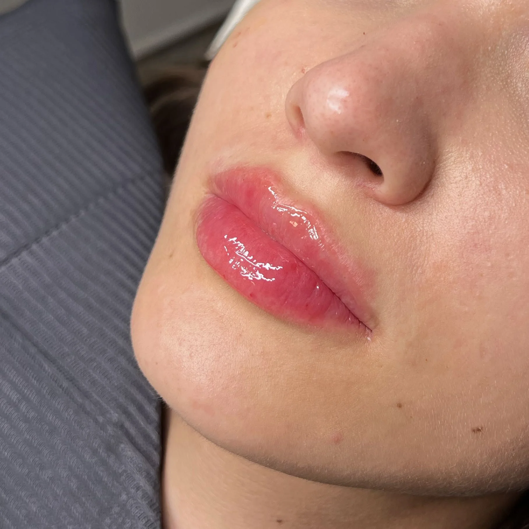 Realizacja modelowania ust KM Lips & Skin — kadr 03